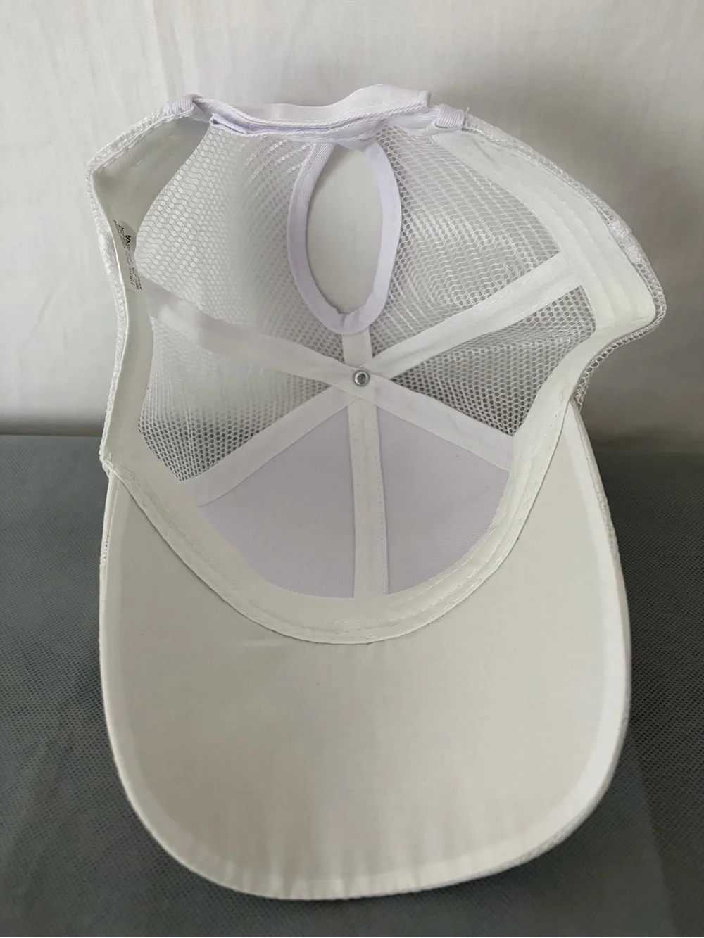 Women’s Ponytail Trucker Hat White Camo Mesh Snapback New (B189)